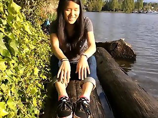 Showing feet on log